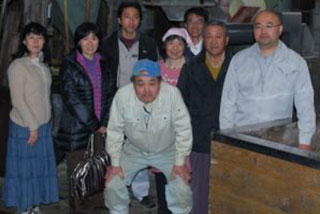 沼屋本店・沼尻会長(中央)