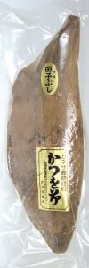 伝統の手火山式焙乾製法により6番カビまで熟成させた本枯れ節